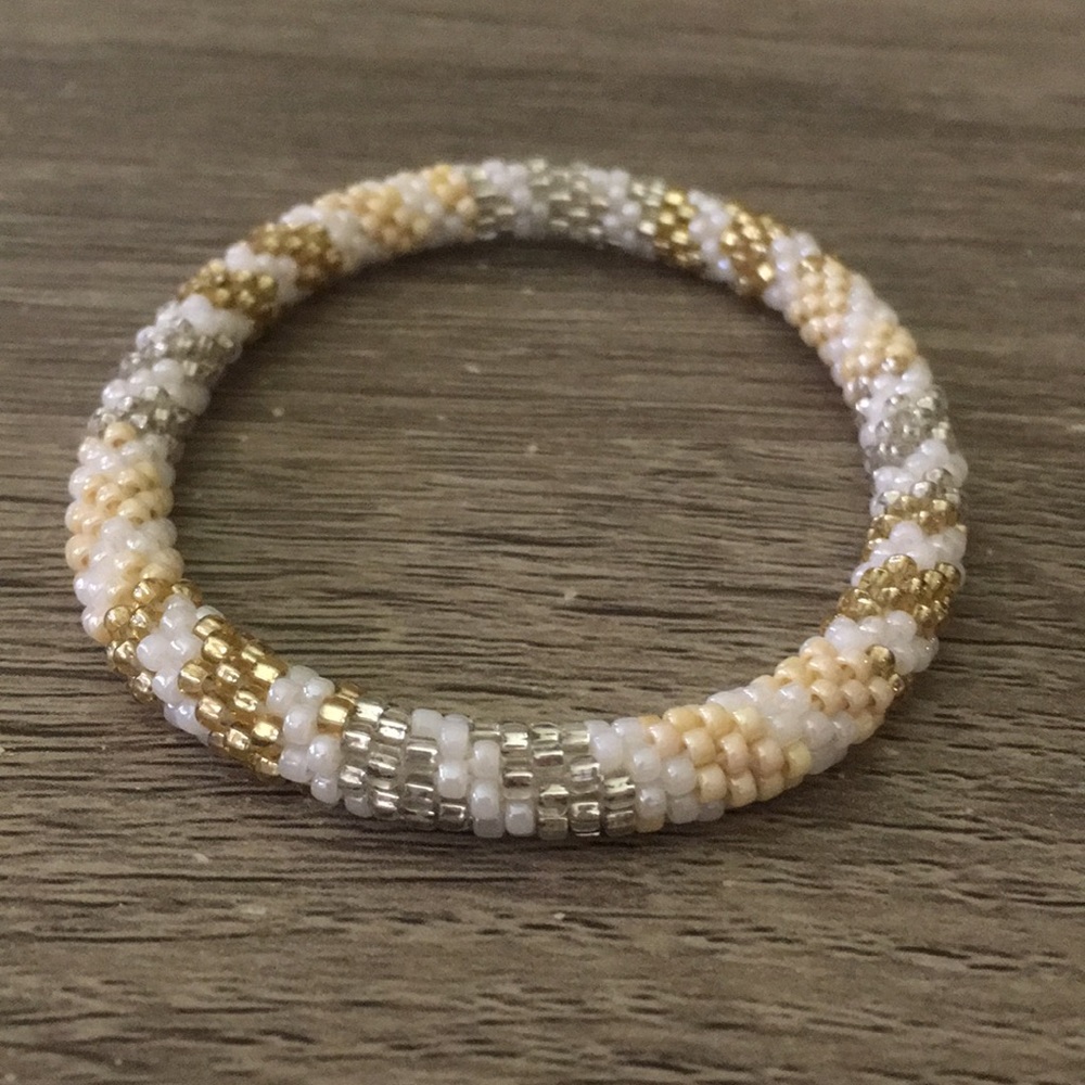 White and gold beaded bracelet